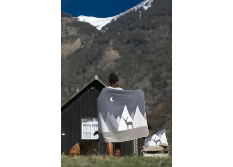 Savona Pledd Mountains Modern150x200 cm fra DF