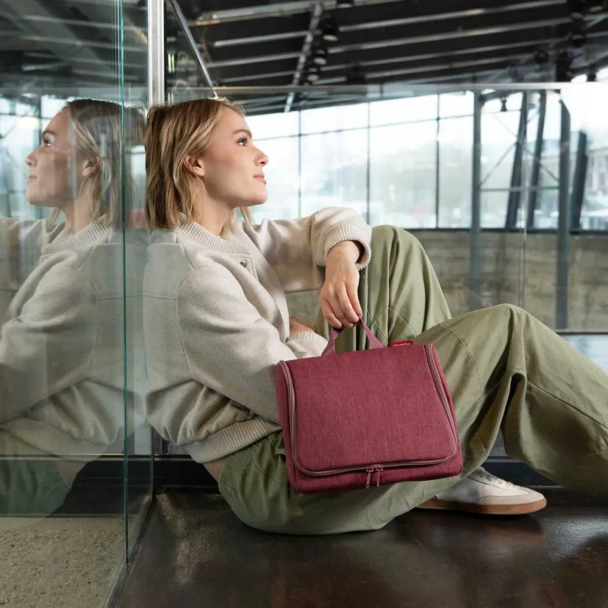 Reisenthel Toalettmappe 4L XL (opphengbar), maroon