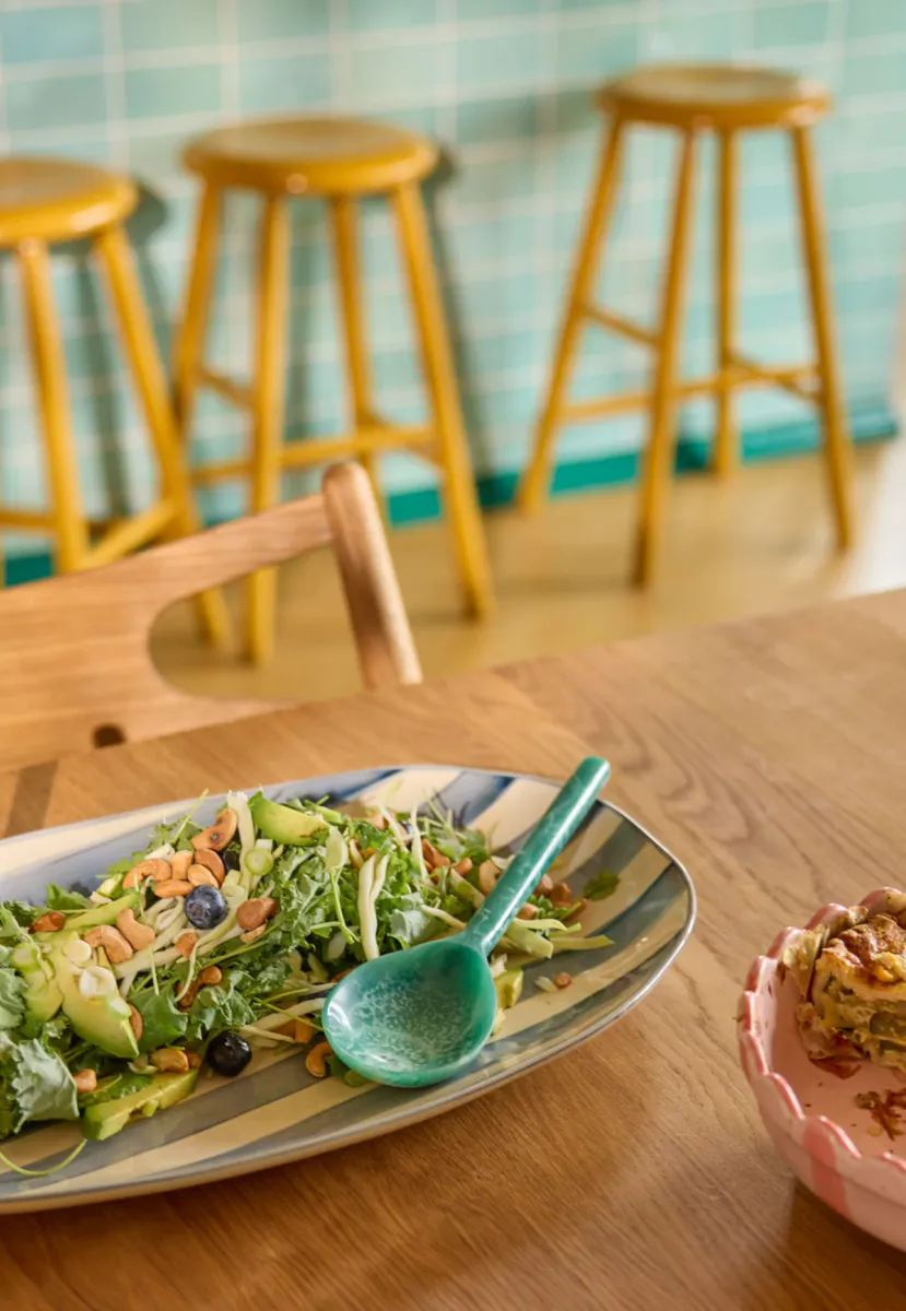 Rice serveringsfat i steintøy – blå striper (49,5 cm)