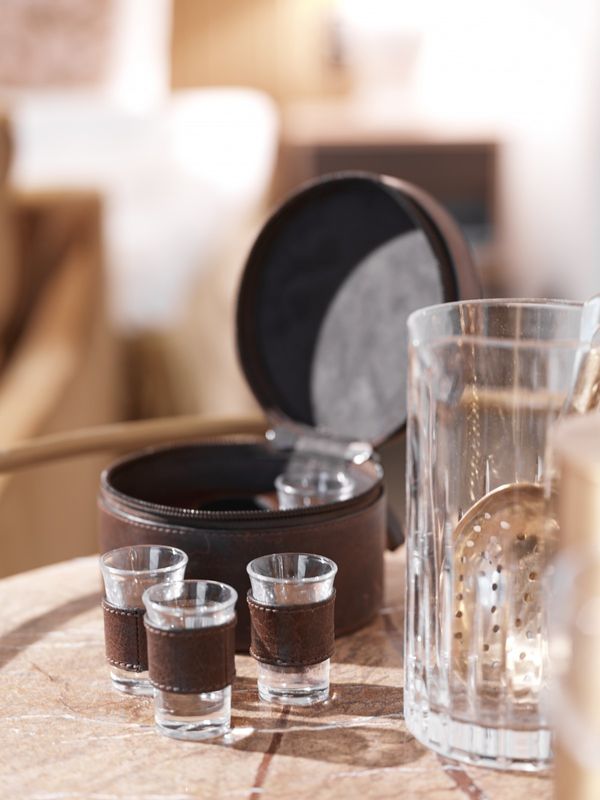 Lær veske i ekte skinn av bøffellær med 4 snapsglass
