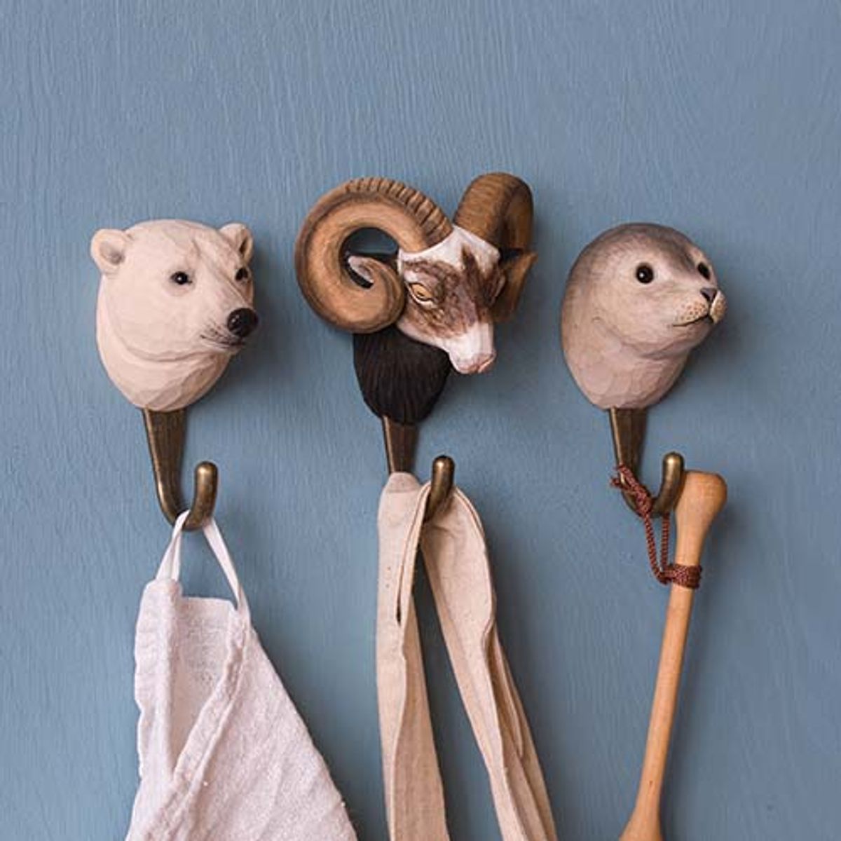 Håndskåret Krok – Isbjørn Wildlife Garden